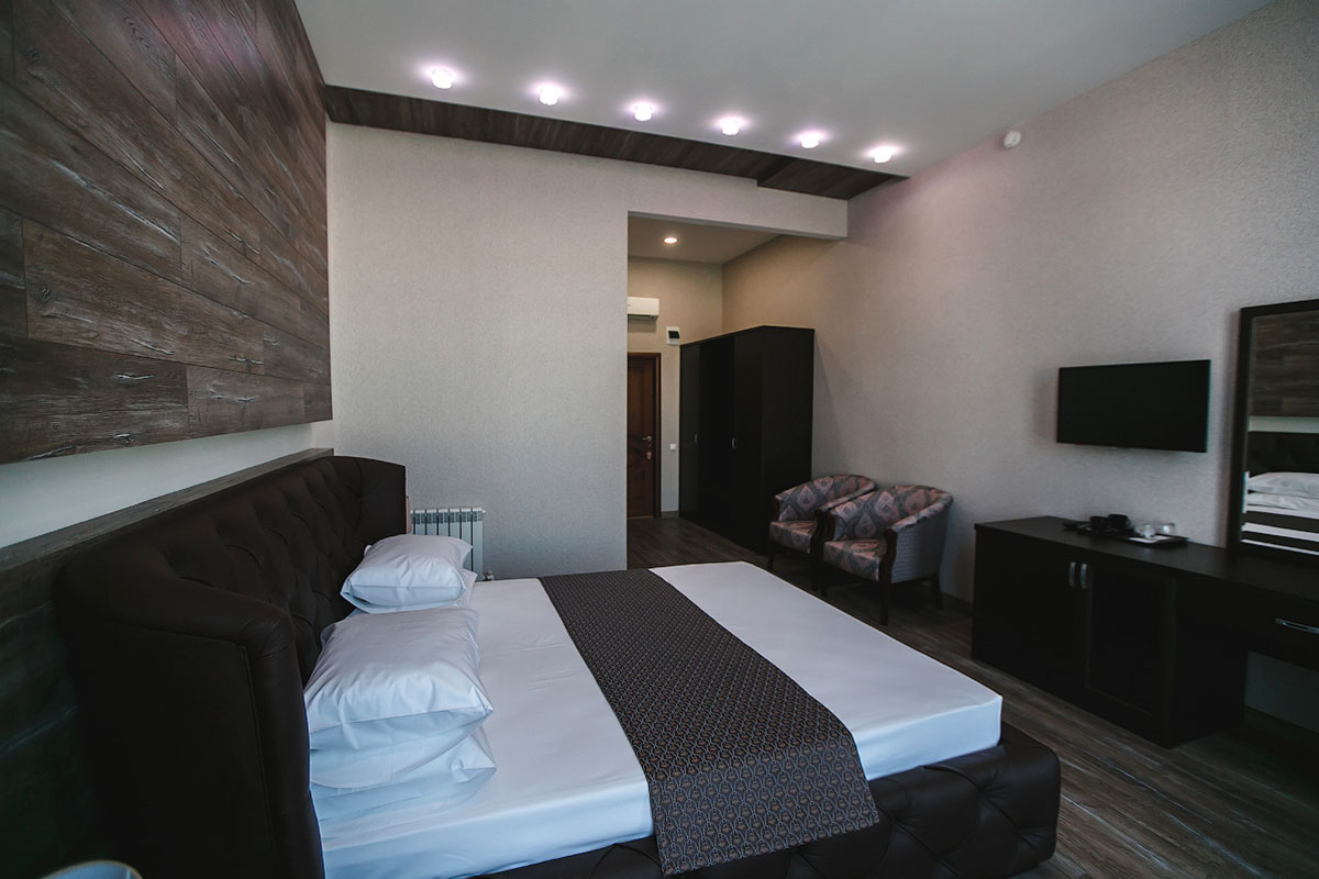 suite 04