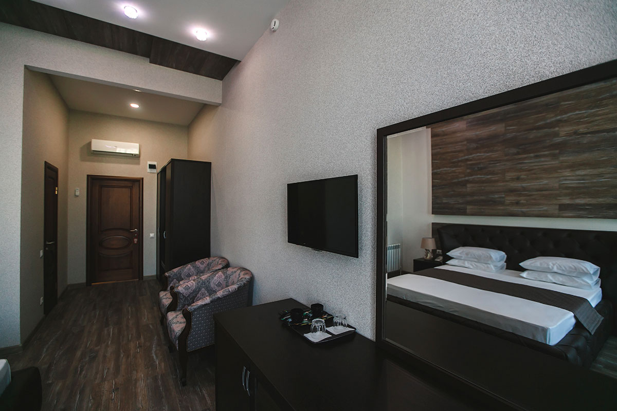 suite 08